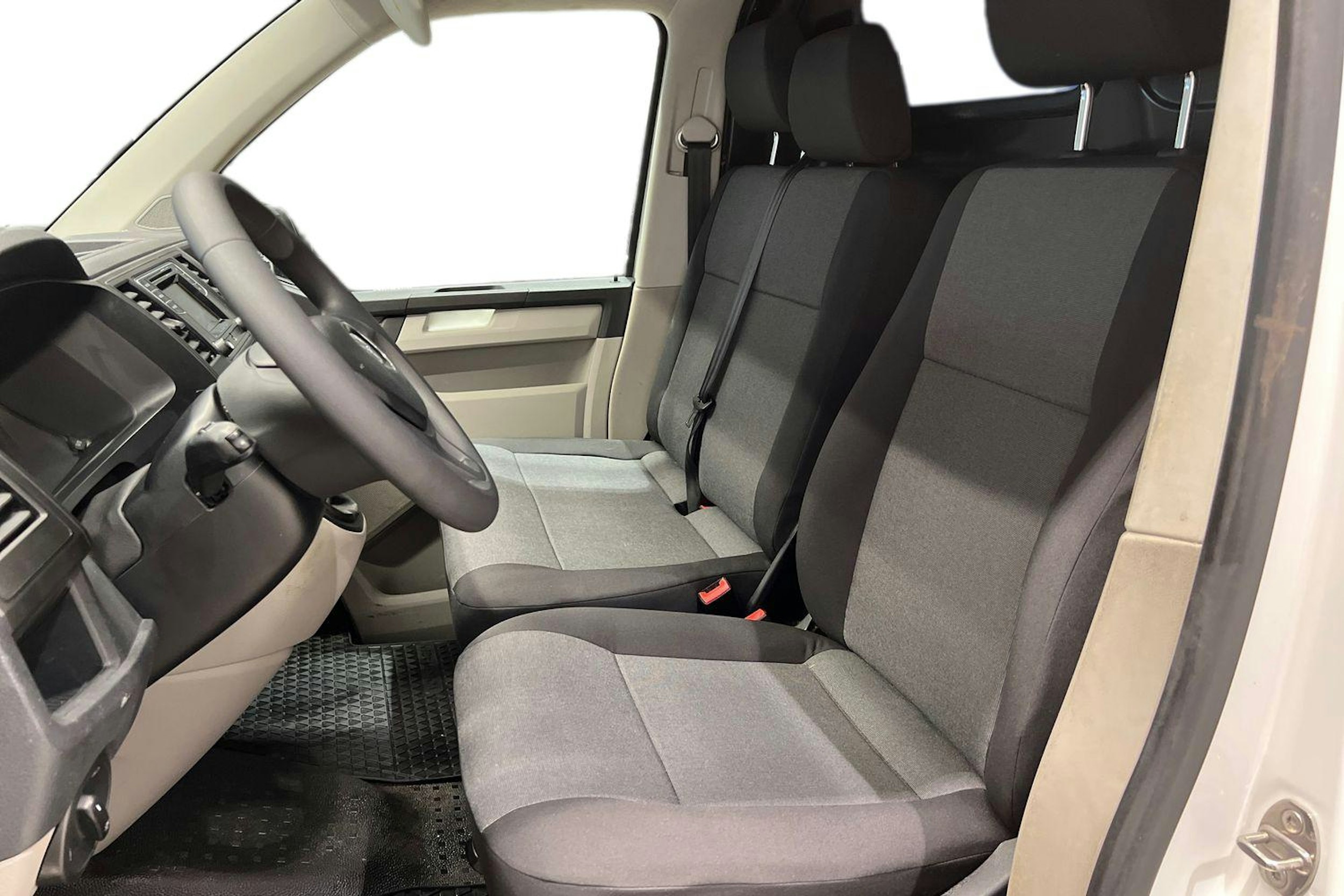 Valkoinen Volkswagen Transporter 2019 kuva 11.