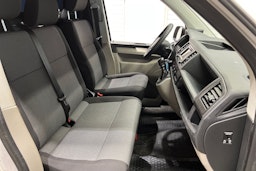 Valkoinen Volkswagen Transporter 2019 kuva 17.