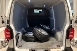 Valkoinen Volkswagen Transporter 2019 kuva 19.