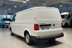 Valkoinen Volkswagen Transporter 2019 kuva 21.