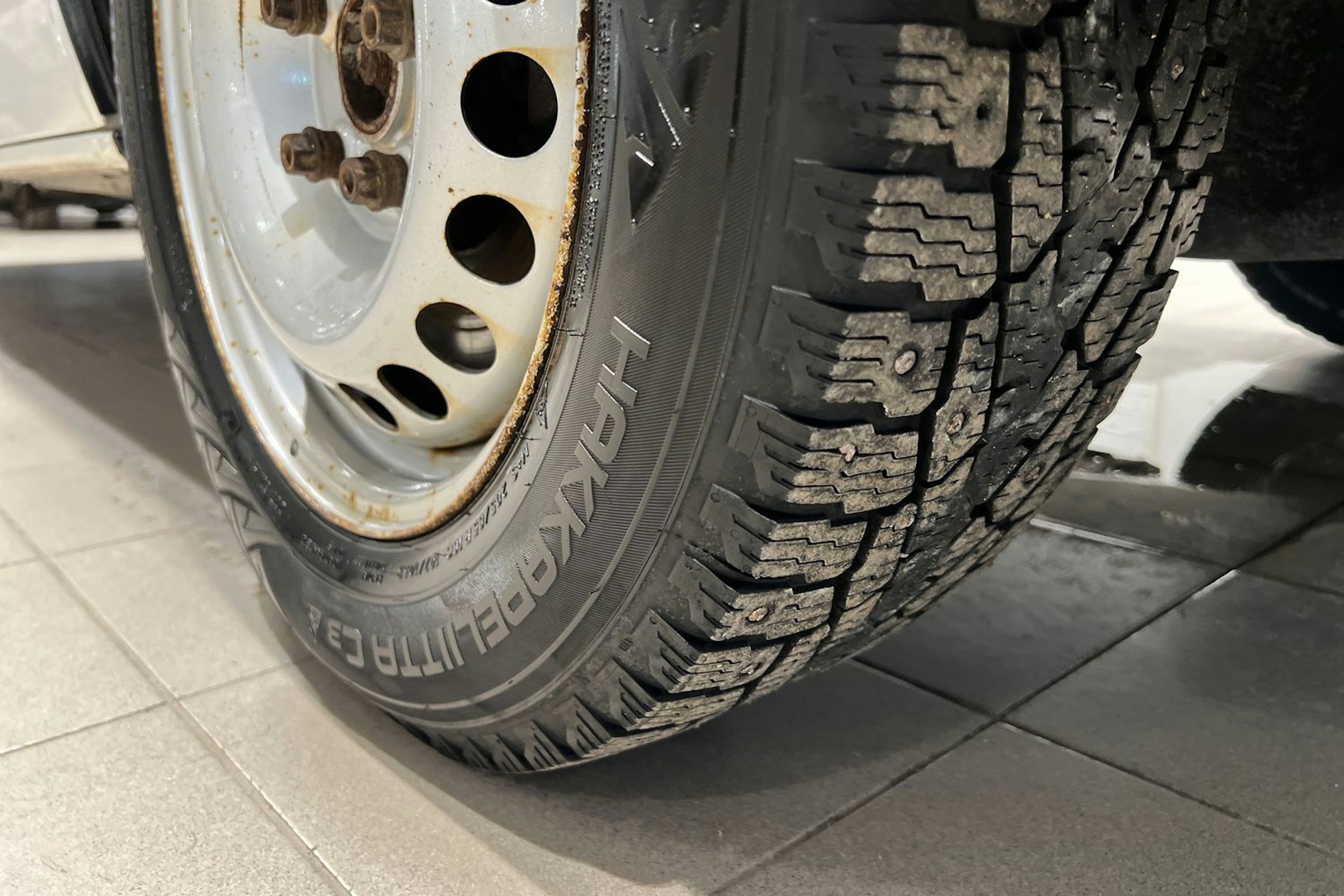 Valkoinen Volkswagen Transporter 2019 kuva 23.