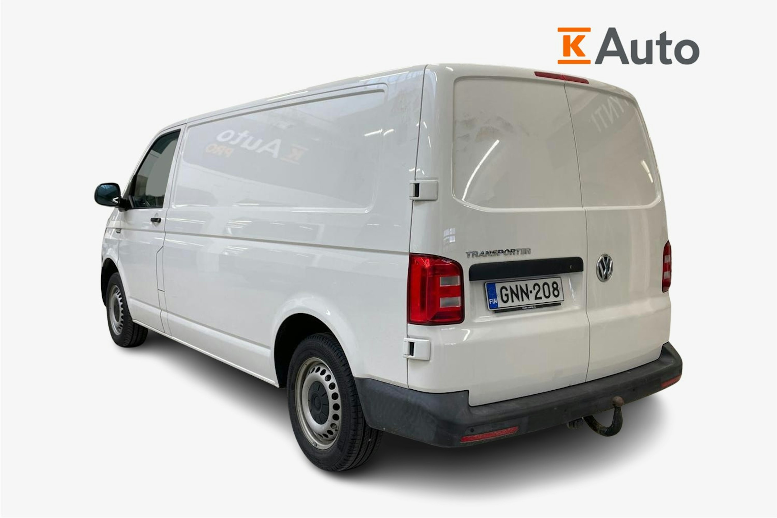 valkoinen Volkswagen Transporter 2019 kuva 2.