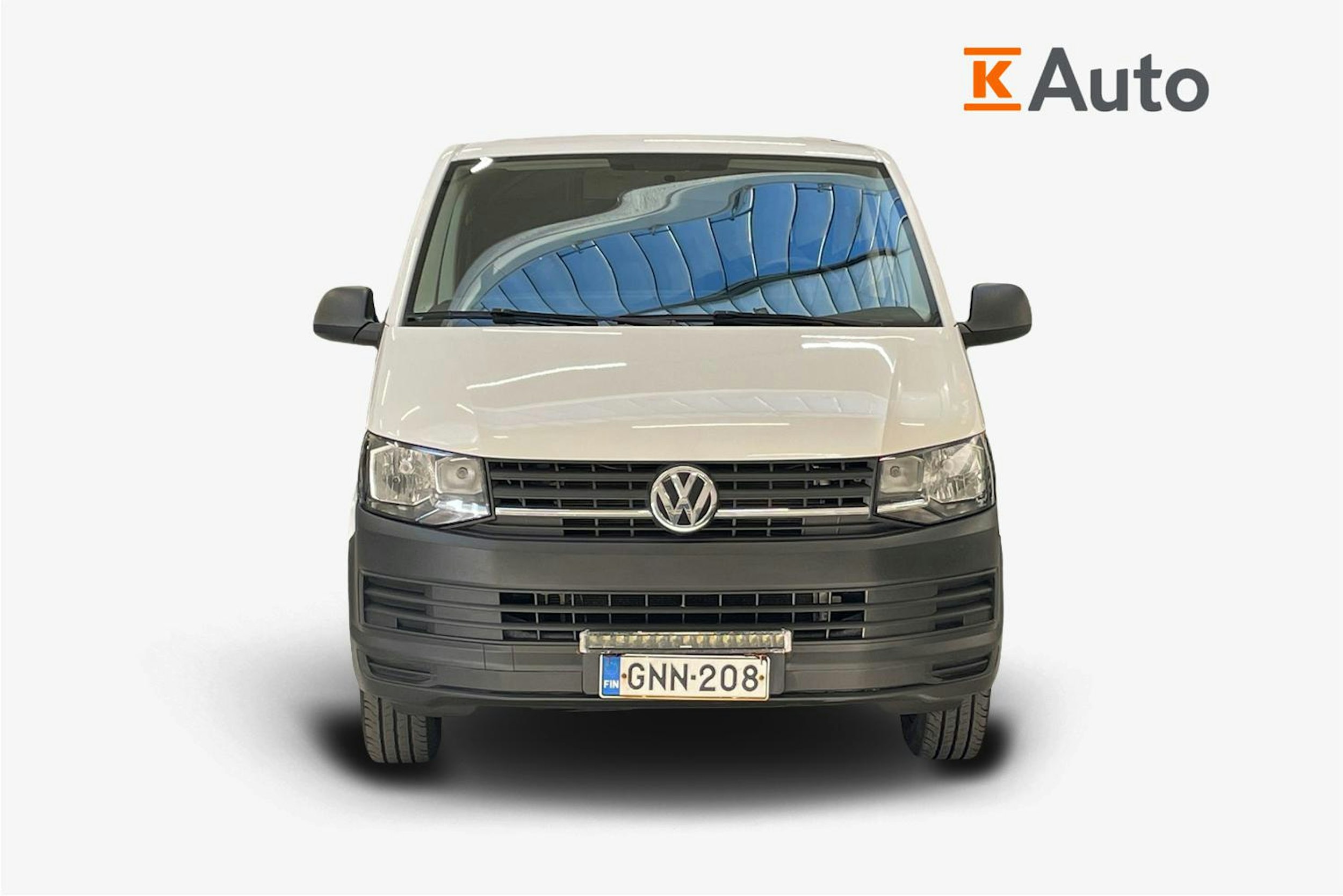 valkoinen Volkswagen Transporter 2019 kuva 5.
