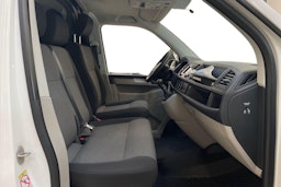 valkoinen Volkswagen Transporter 2019 kuva 10.