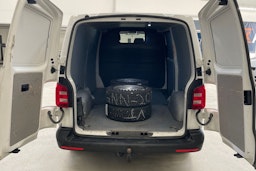 valkoinen Volkswagen Transporter 2019 kuva 14.