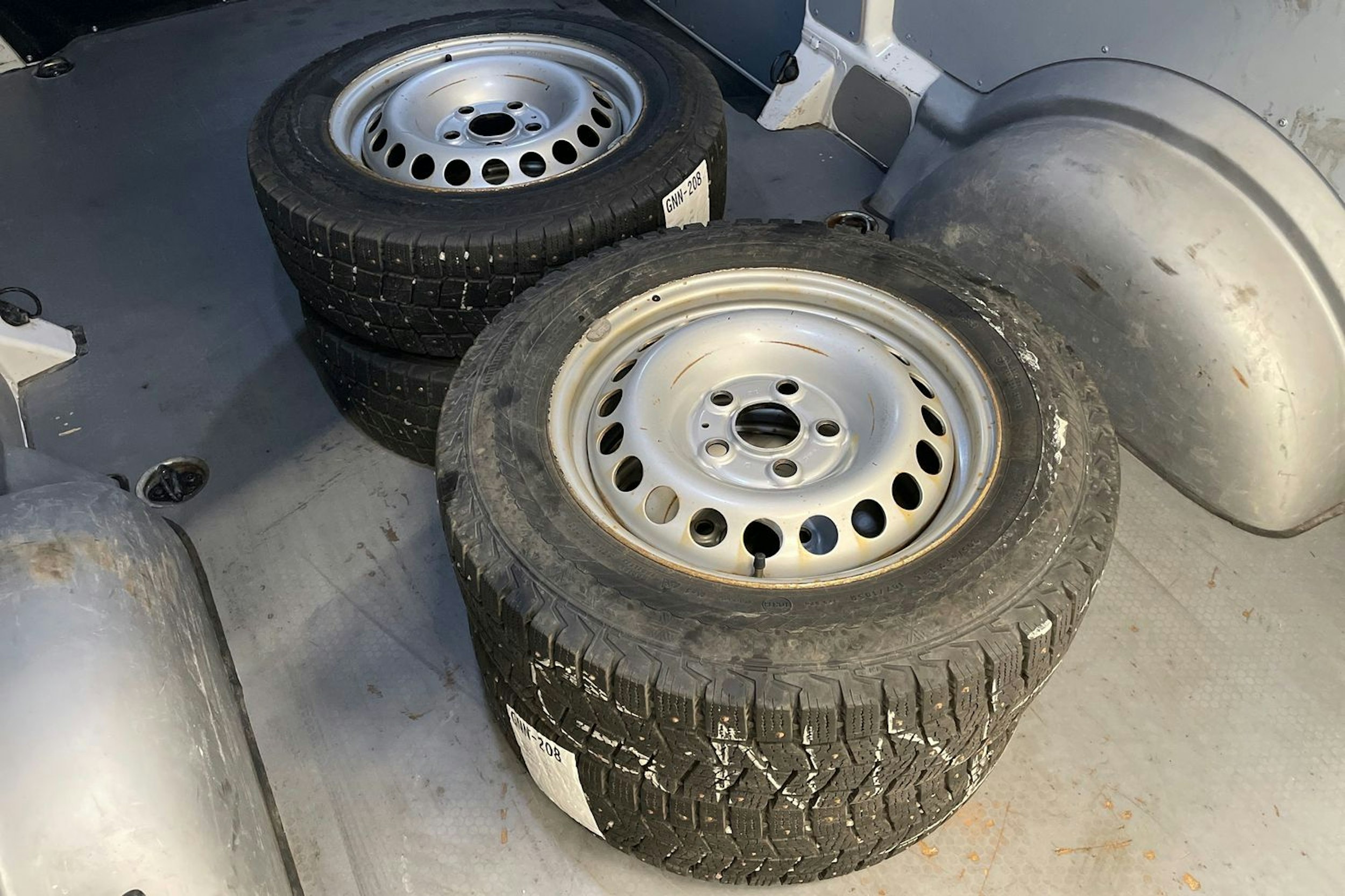 valkoinen Volkswagen Transporter 2019 kuva 15.