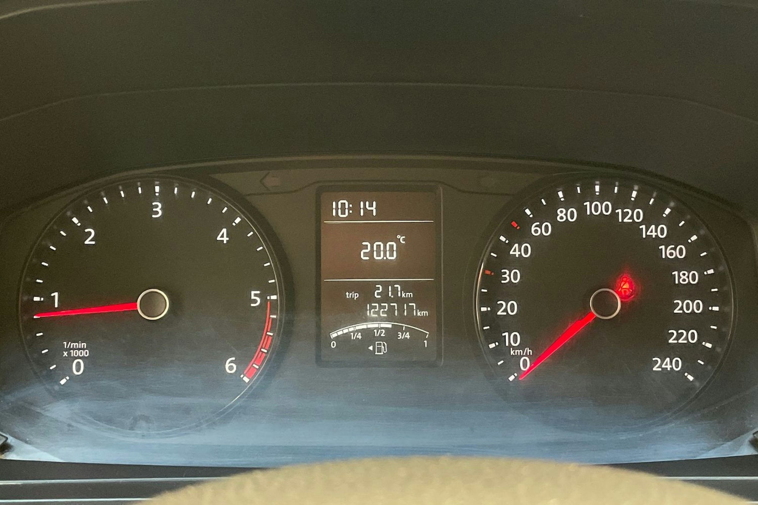 valkoinen Volkswagen Transporter 2019 kuva 16.
