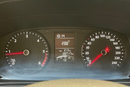 valkoinen Volkswagen Transporter 2019 kuva 16.
