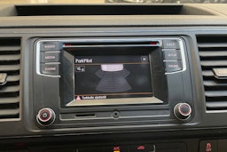 valkoinen Volkswagen Transporter 2019 kuva 18.
