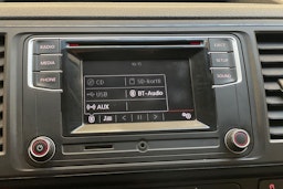 valkoinen Volkswagen Transporter 2019 kuva 19.