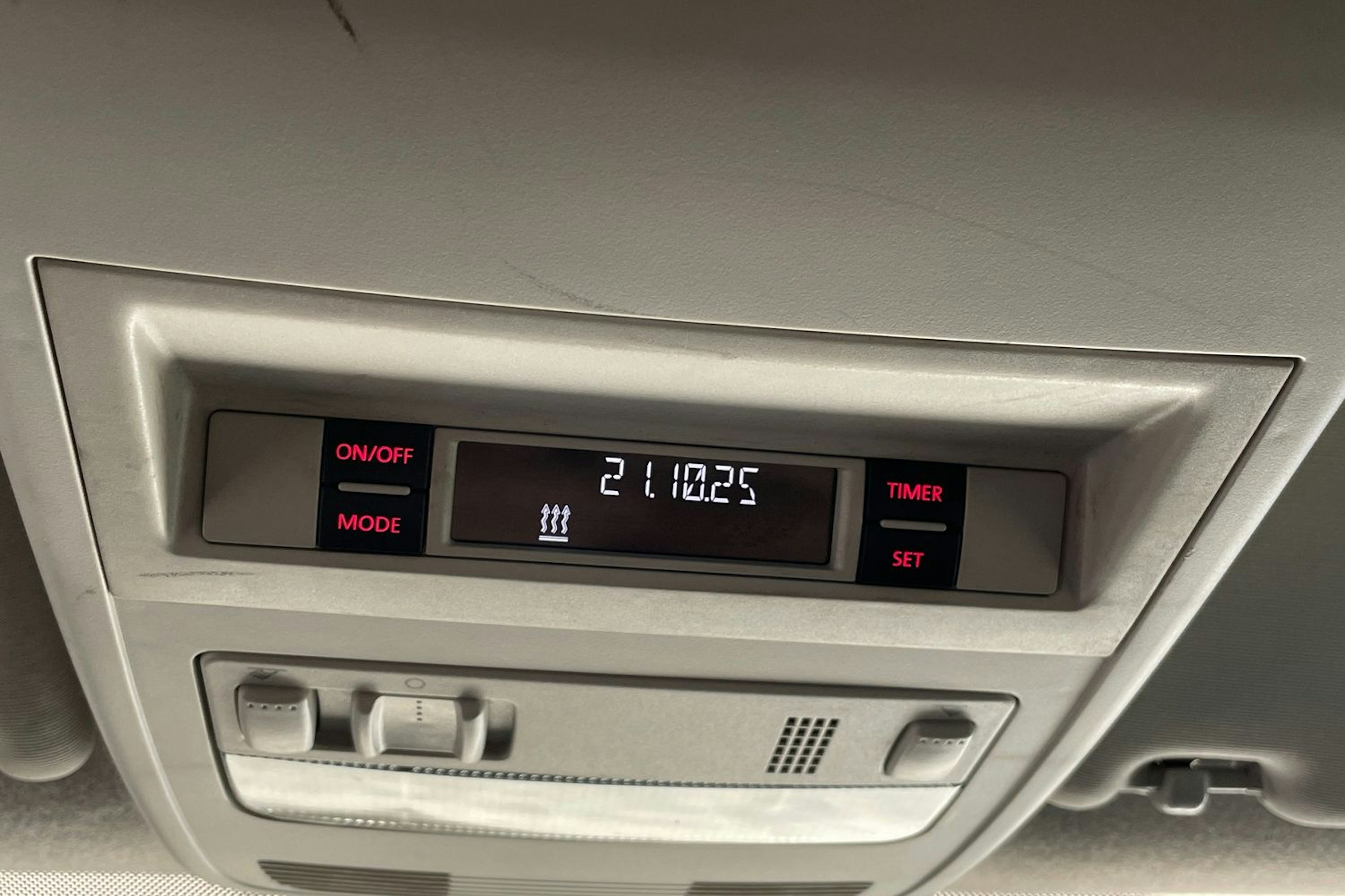 valkoinen Volkswagen Transporter 2019 kuva 21.