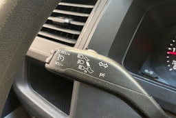 valkoinen Volkswagen Transporter 2019 kuva 22.