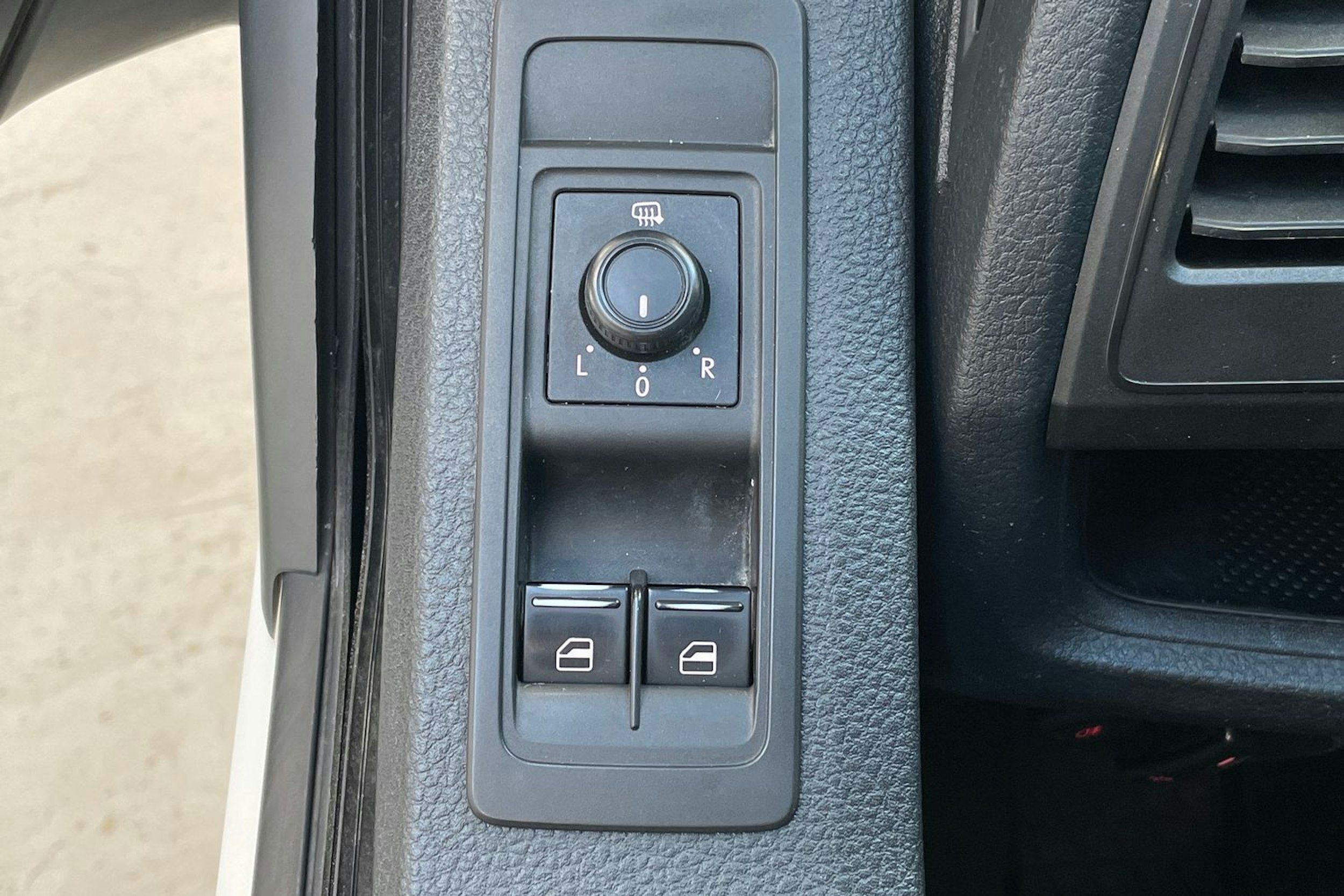 valkoinen Volkswagen Transporter 2019 kuva 23.