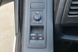 valkoinen Volkswagen Transporter 2019 kuva 23.