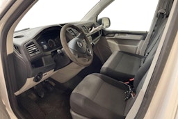 valkoinen Volkswagen Transporter 2019 kuva 3.