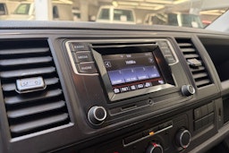 valkoinen Volkswagen Transporter 2019 kuva 14.