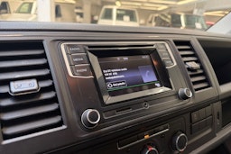 valkoinen Volkswagen Transporter 2019 kuva 15.
