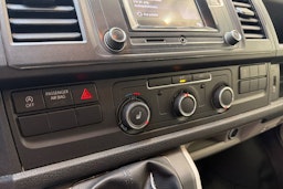 valkoinen Volkswagen Transporter 2019 kuva 16.