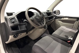 Valkoinen Volkswagen Transporter 2019 kuva 6.