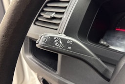 Valkoinen Volkswagen Transporter 2019 kuva 13.