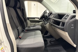 Valkoinen Volkswagen Transporter 2019 kuva 18.
