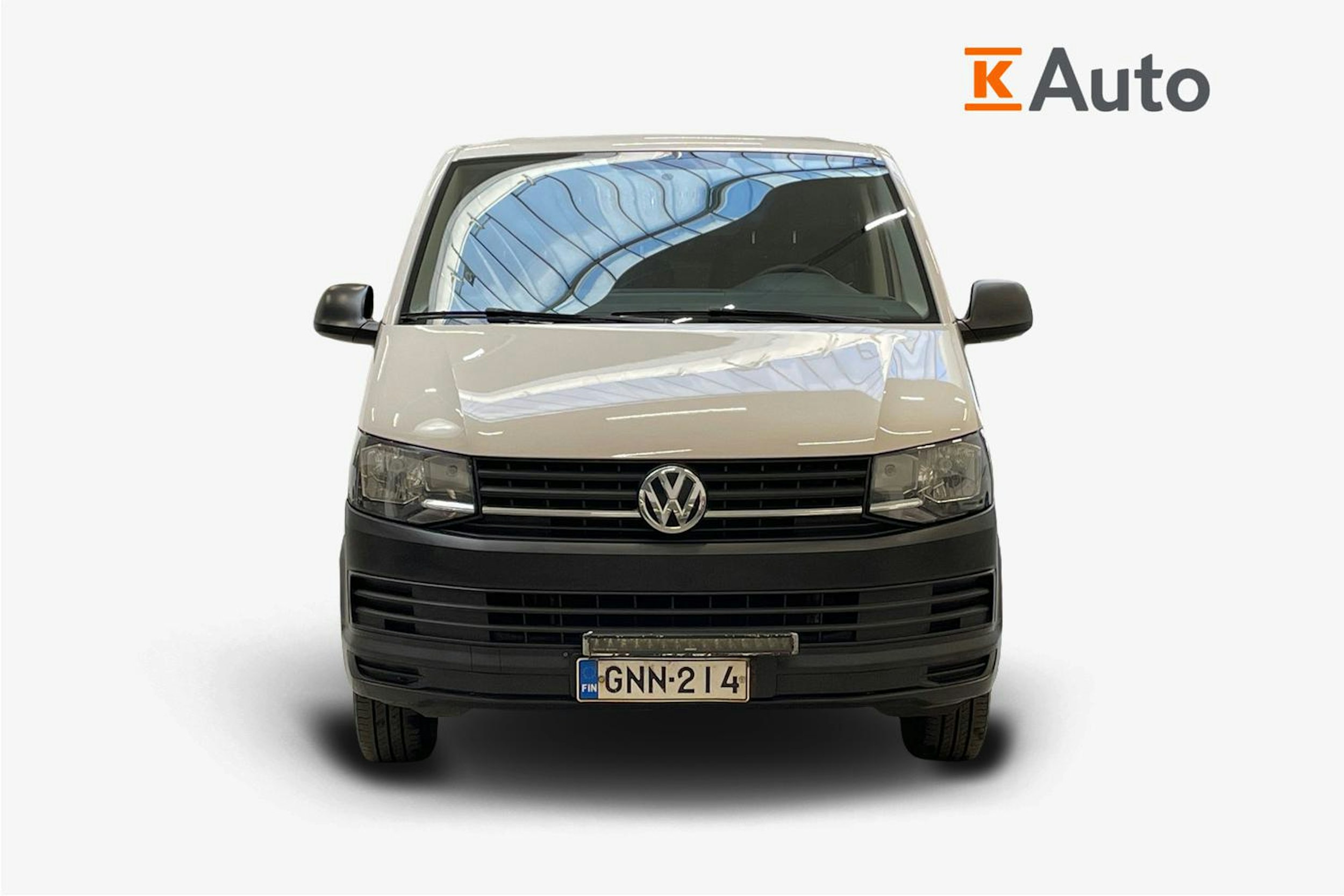 valkoinen Volkswagen Transporter 2019 kuva 5.