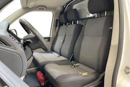 valkoinen Volkswagen Transporter 2019 kuva 9.