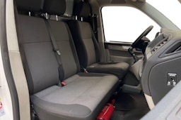 valkoinen Volkswagen Transporter 2019 kuva 10.
