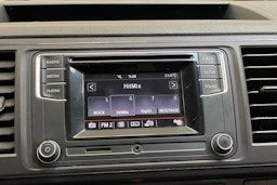 valkoinen Volkswagen Transporter 2019 kuva 17.
