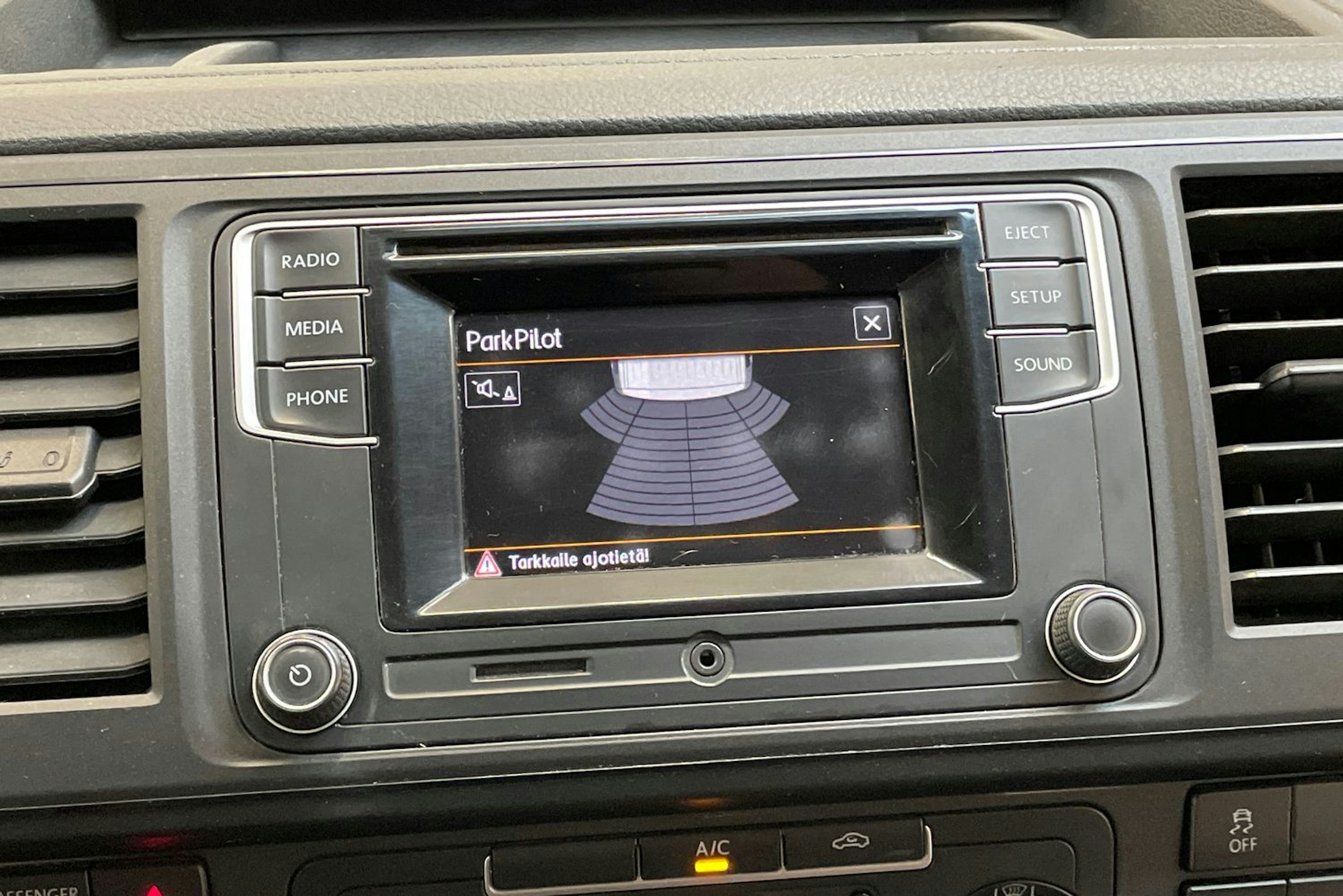 valkoinen Volkswagen Transporter 2019 kuva 19.