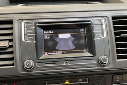 valkoinen Volkswagen Transporter 2019 kuva 19.