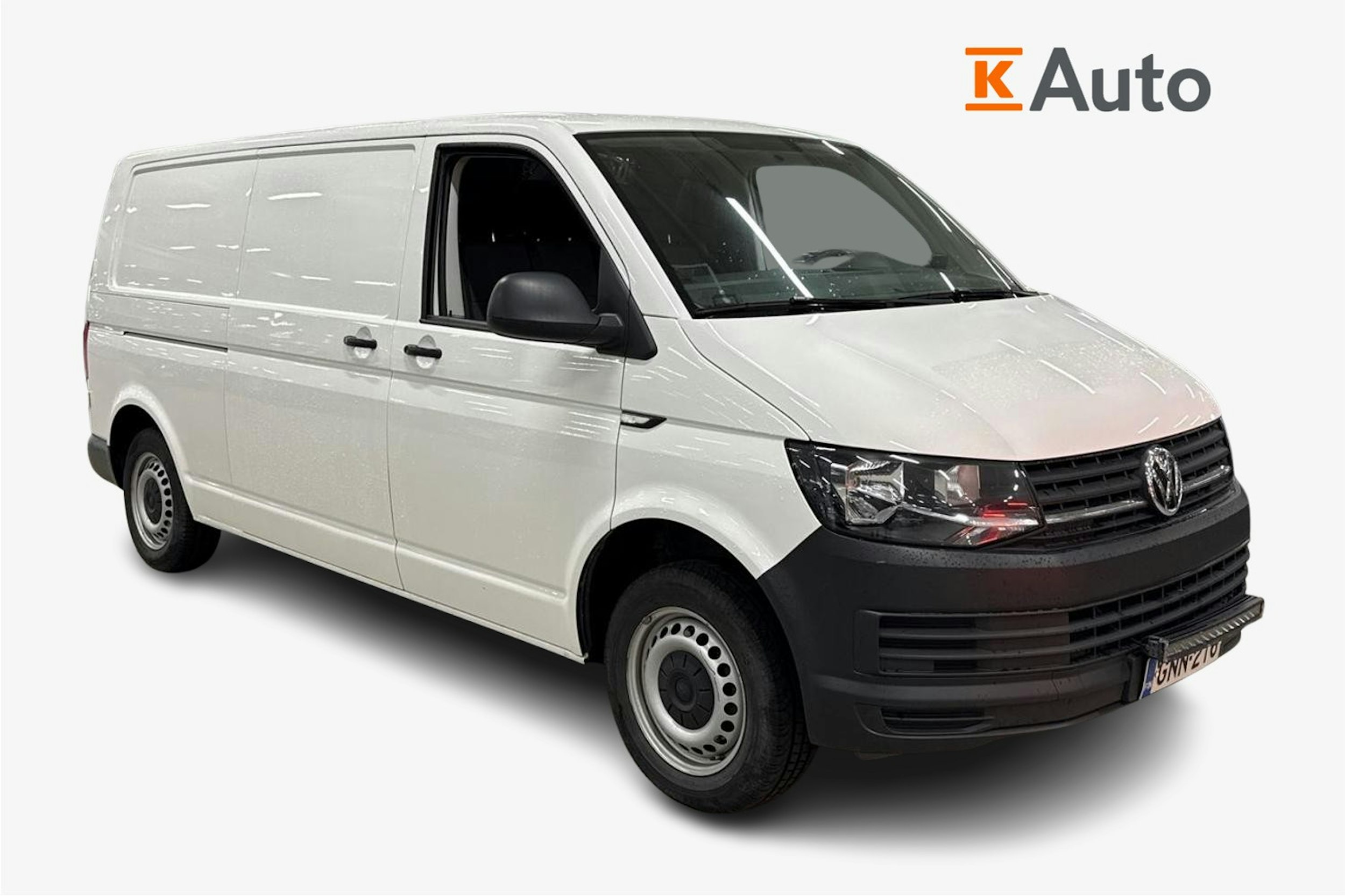 Valkoinen Volkswagen Transporter 2019 kuva 1.