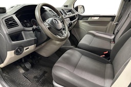 Valkoinen Volkswagen Transporter 2019 kuva 3.