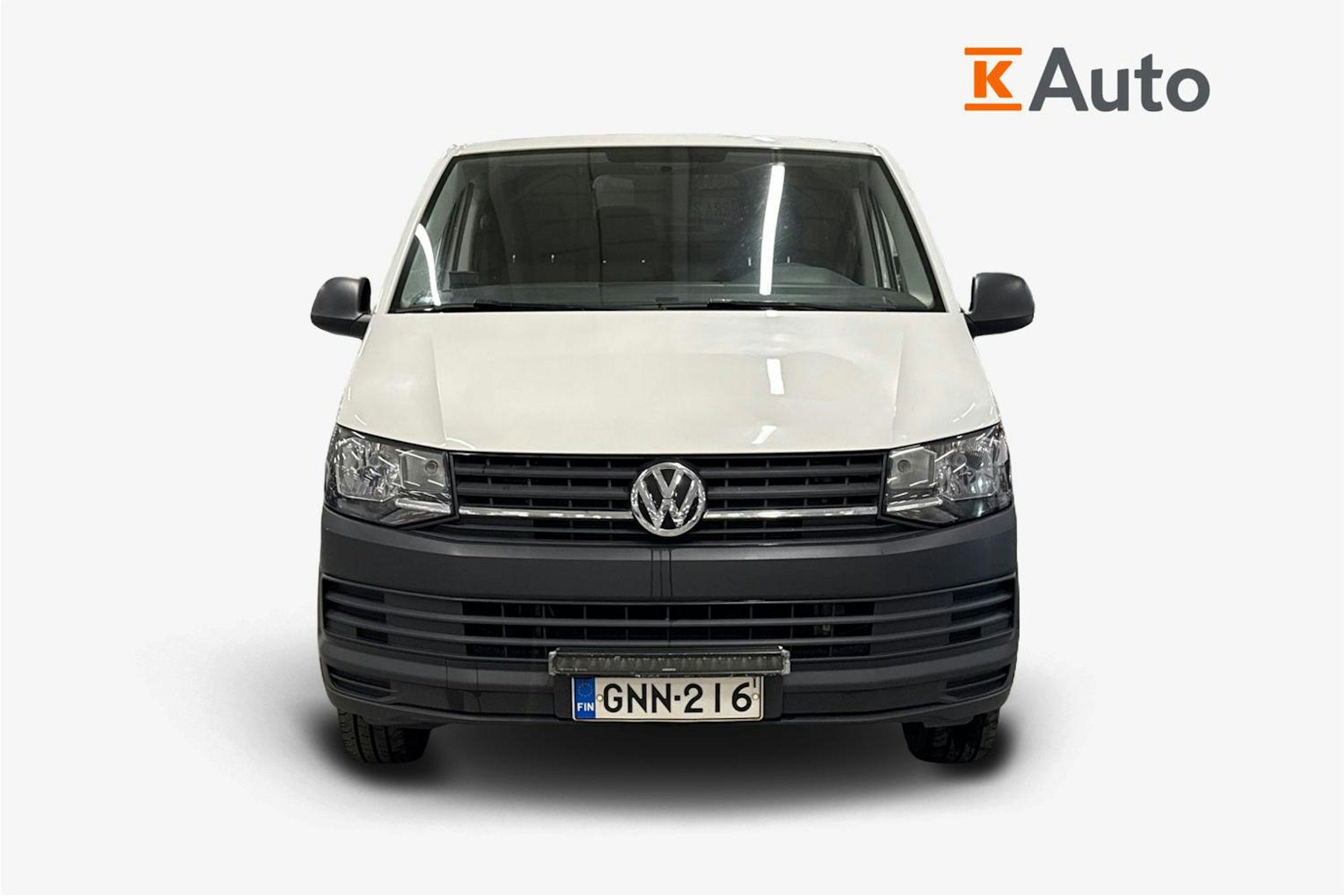 Valkoinen Volkswagen Transporter 2019 kuva 5.