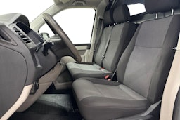 Valkoinen Volkswagen Transporter 2019 kuva 7.