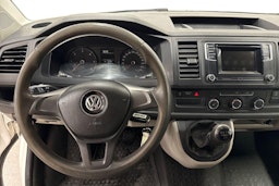 Valkoinen Volkswagen Transporter 2019 kuva 9.