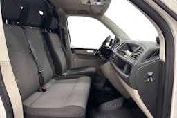Valkoinen Volkswagen Transporter 2019 kuva 10.