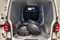 Valkoinen Volkswagen Transporter 2019 kuva 14.
