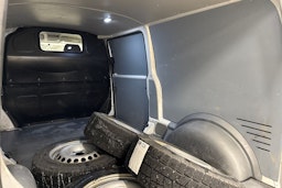Valkoinen Volkswagen Transporter 2019 kuva 15.