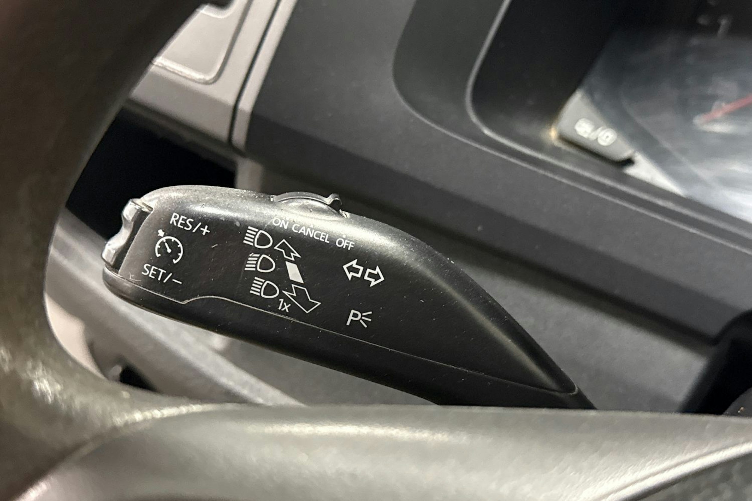 Valkoinen Volkswagen Transporter 2019 kuva 16.