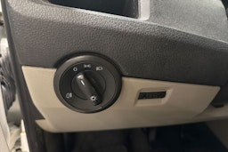 Valkoinen Volkswagen Transporter 2019 kuva 17.