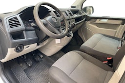 valkoinen Volkswagen Transporter 2019 kuva 3.