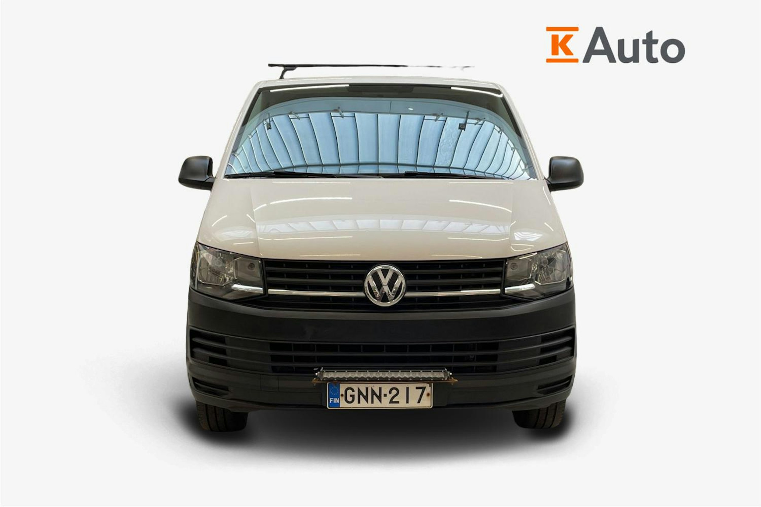 valkoinen Volkswagen Transporter 2019 kuva 5.