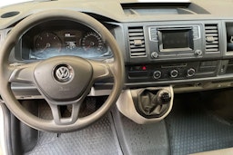 valkoinen Volkswagen Transporter 2019 kuva 9.