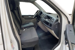 valkoinen Volkswagen Transporter 2019 kuva 10.