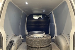 valkoinen Volkswagen Transporter 2019 kuva 17.