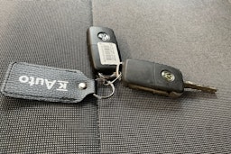 valkoinen Volkswagen Transporter 2019 kuva 18.