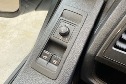 valkoinen Volkswagen Transporter 2019 kuva 20.