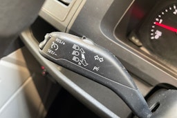 valkoinen Volkswagen Transporter 2019 kuva 21.