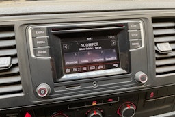 valkoinen Volkswagen Transporter 2019 kuva 24.